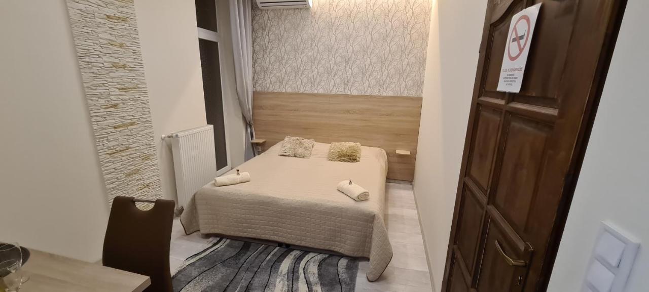 Rozsa Apartmanhaz Szeged Exterior photo